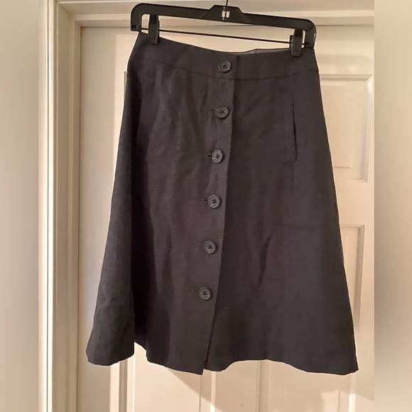 Banana Republic. Dark gray, A-line skirt. Size 4. - Picture 1 of 1